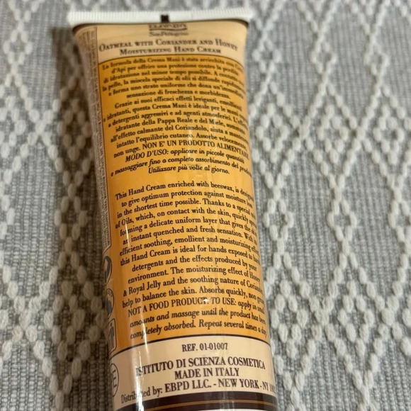 Elariia Oatmeal with Coriander and Honey Hand Cream and Moisturizing Body Cream - Picture 4 of 4